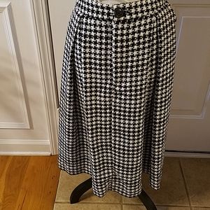 Womens Black and White Pocketed Skirt